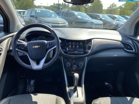 Used 2022 Chevrolet Trax LT w/ LT Convenience Package image 15