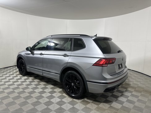 Used 2022 Volkswagen Tiguan SE R-Line image 5