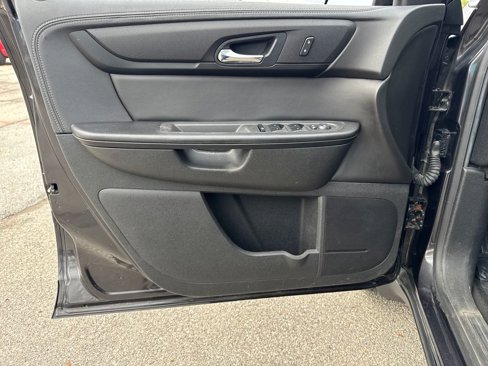Used 2017 Chevrolet Traverse LT w/ Style and Technology Package image 12