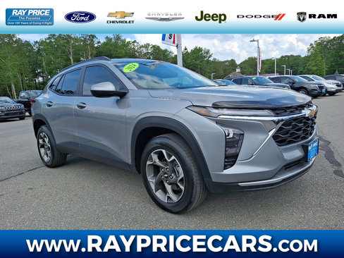 Certified 2024 Chevrolet Trax LT w/ Driver Confidence Package image 1