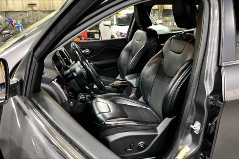 Used 2019 Jeep Cherokee Latitude Plus w/ Cold Weather Group image 7