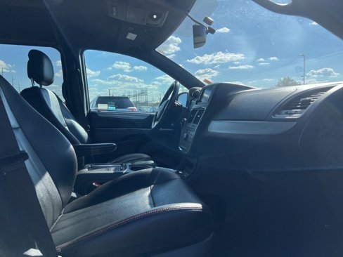 Used 2017 Dodge Grand Caravan GT image 32