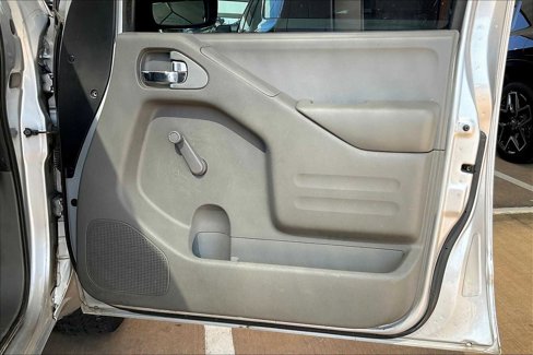 Used 2015 Nissan Frontier S image 21
