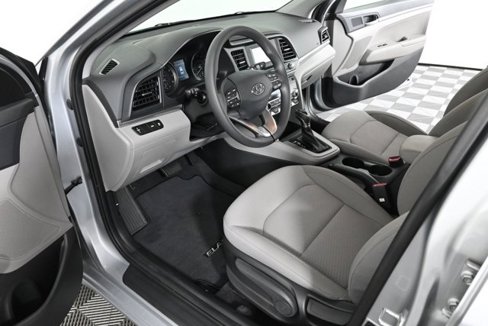 Used 2020 Hyundai Elantra SE w/ Cargo Package (C1) image 16