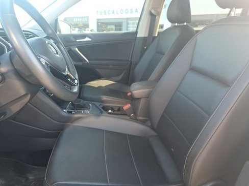 Used 2020 Volkswagen Tiguan SE image 9