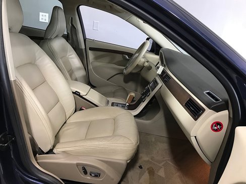 Used 2010 Volvo XC70 3.2 image 14