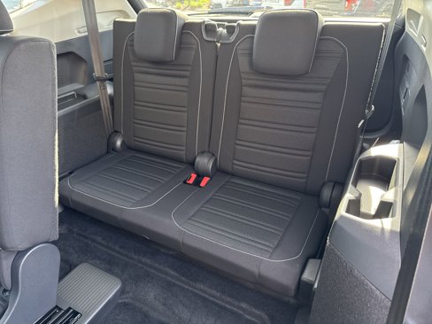 Certified 2024 Volkswagen Tiguan S image 33