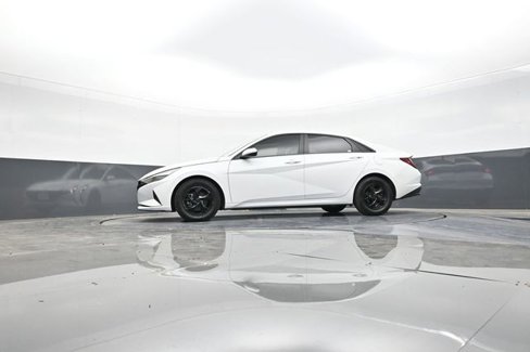 Used 2022 Hyundai Elantra SE image 58