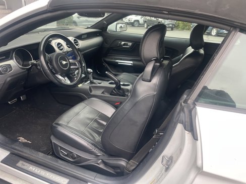 Used 2019 Ford Mustang Premium image 3