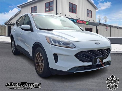 Used 2021 Ford Escape SE image 1