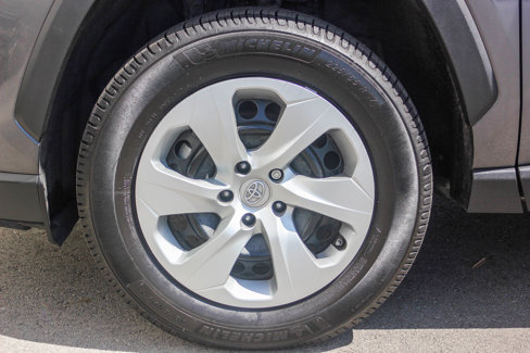 Used 2022 Toyota RAV4 LE image 10
