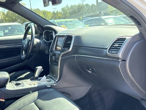 Used 2018 Jeep Grand Cherokee Limited image 22