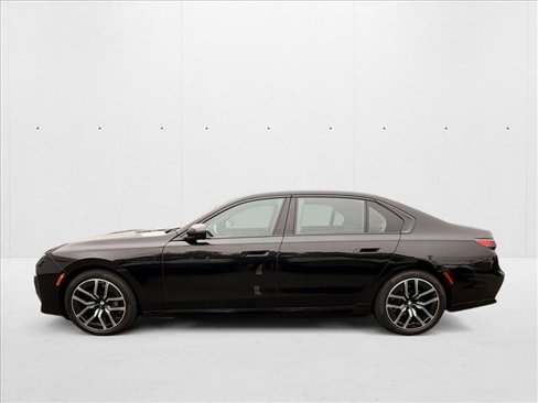 Used 2024 BMW 740i image 3