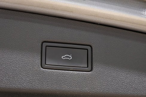 Used 2022 Volkswagen Tiguan SE R-Line image 34