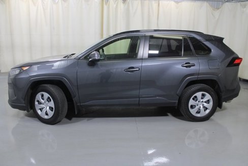 Used 2020 Toyota RAV4 LE image 3