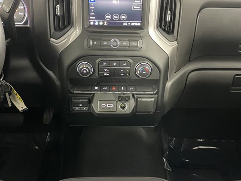 Used 2022 Chevrolet Silverado 2500 Custom w/ Custom Value Package image 18