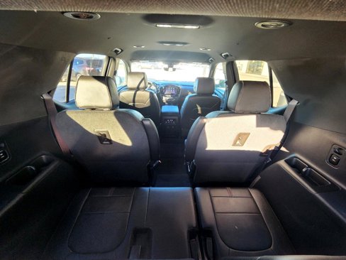 Used 2023 Chevrolet Traverse RS image 9