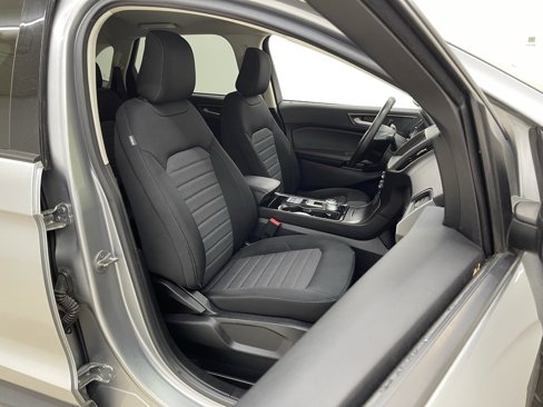 Used 2020 Ford Edge SE image 11