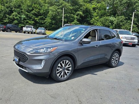 Used 2022 Ford Escape Titanium image 3