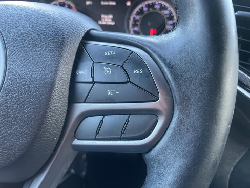 Used 2019 Jeep Cherokee Limited image 50