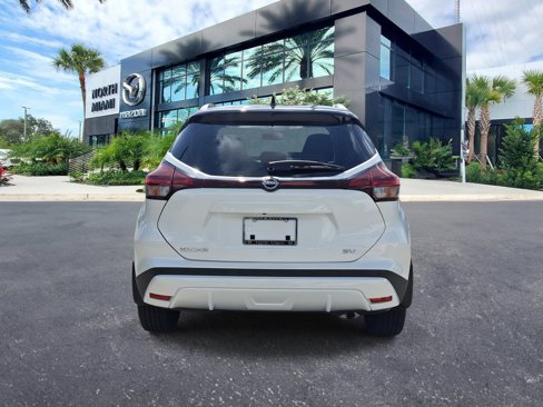 Used 2022 Nissan Kicks SV image 4