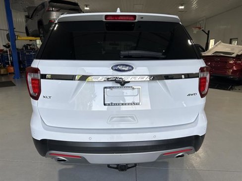 Used 2016 Ford Explorer XLT w/ Equipment Group 202A image 6