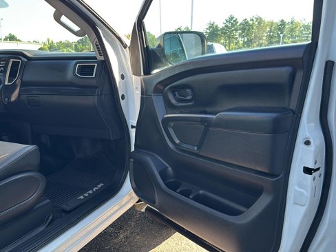 Used 2017 Nissan Titan S image 12