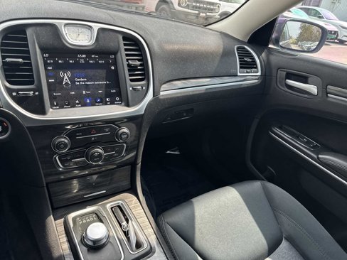 Used 2018 Chrysler 300 Touring image 20
