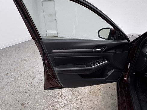 Used 2023 Nissan Altima 2.5 SV image 9