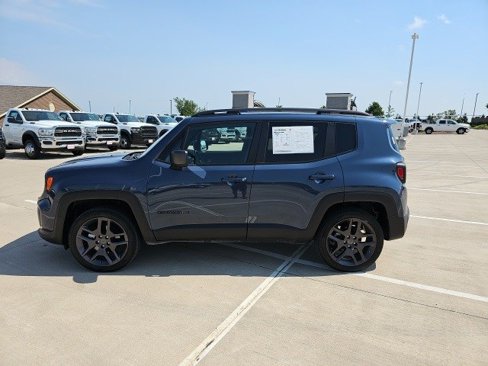 Used 2021 Jeep Renegade Latitude image 2