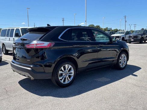 Used 2024 Ford Edge Titanium image 3