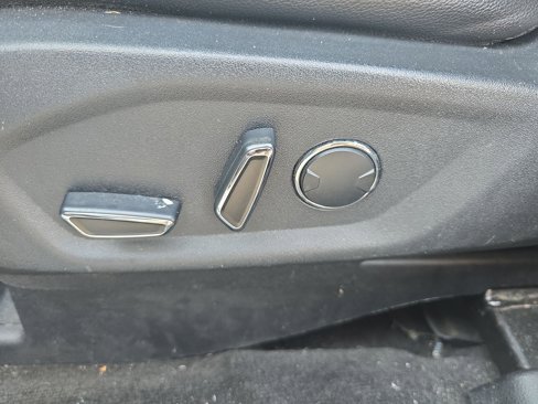 Used 2018 Ford Explorer Limited image 10
