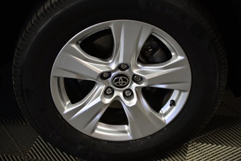 Used 2021 Toyota RAV4 XLE image 9