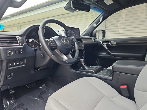 Used 2023 Lexus GX 460 image 4