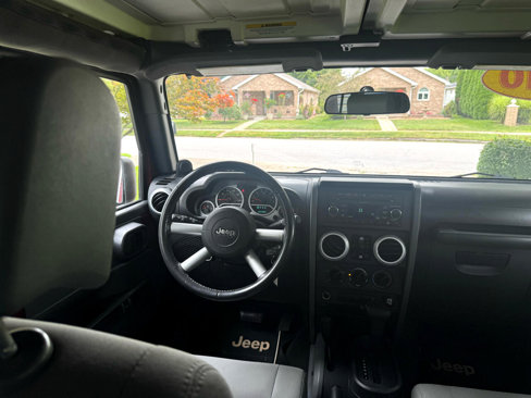 Used 2010 Jeep Wrangler Unlimited Sahara w/ Mopar Chrome Edition Group image 14