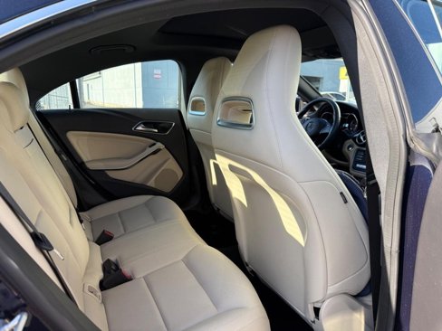 Used 2018 Mercedes-Benz CLA 250 4MATIC image 11