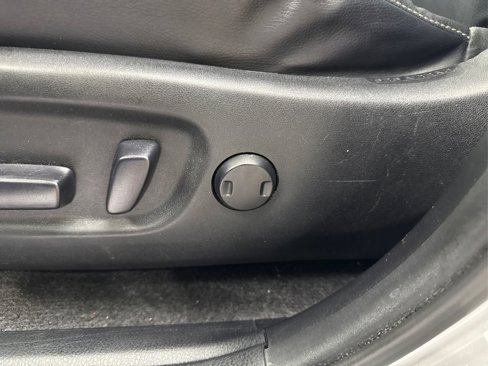 Used 2015 Toyota RAV4 Limited image 25