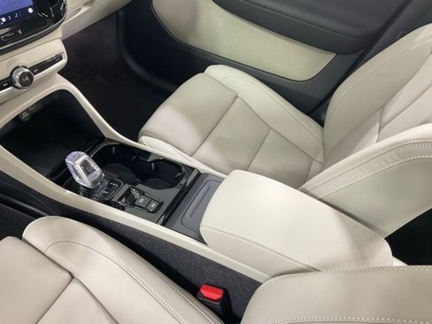 New 2025 Volvo XC40 B5 Plus w/ Protection Package Premier image 21