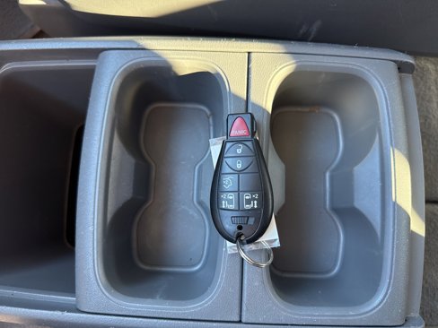 Used 2010 Chrysler Town & Country Touring image 23