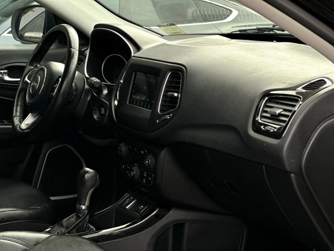 Used 2019 Jeep Compass Latitude image 12