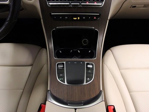 Used 2020 Mercedes-Benz GLC 300 4MATIC image 16