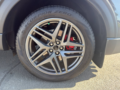 Used 2025 Ford Explorer ST image 9