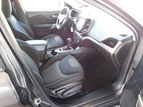 Used 2017 Jeep Cherokee Sport w/ Cold Weather Group image 5