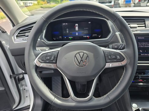 Used 2022 Volkswagen Tiguan SE image 24