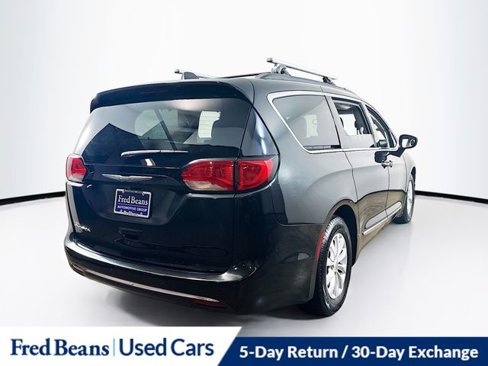 Used 2017 Chrysler Pacifica Touring-L image 9