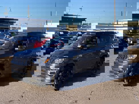 Used 2021 Jeep Compass Latitude image 4