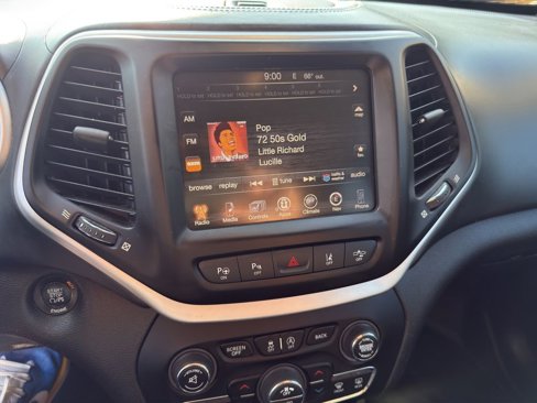 Used 2016 Jeep Cherokee Overland w/ Technology Group image 21