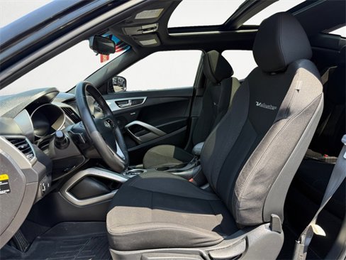 Used 2017 Hyundai Veloster Value Edition image 9