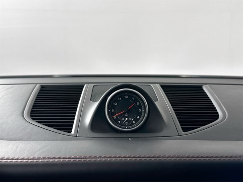 Certified 2020 Porsche Macan image 25
