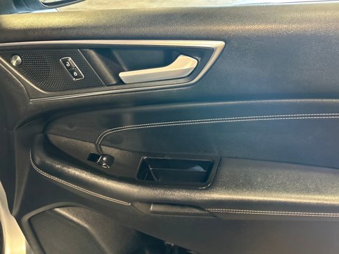 Used 2020 Ford Edge Titanium image 31